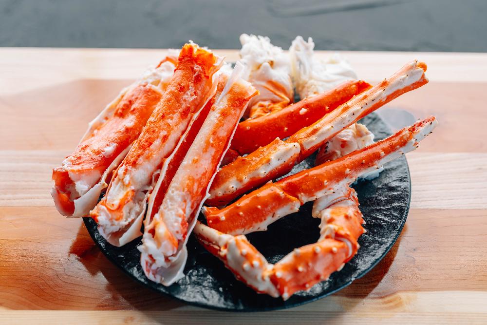 北海道 産地直送】【特選】本たらば蟹 脚1肩（1kg前後）｜三矢水産